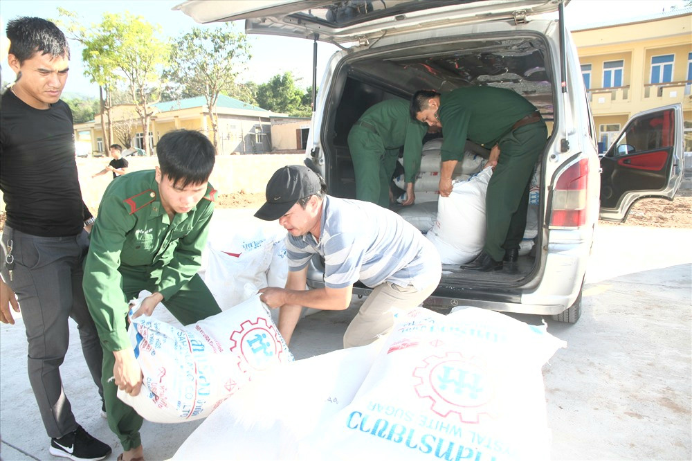 Lực lượng chức năng tỉnh Quảng Trị bắt xe chở đường cát trắng Thái Lan nhập lậu ở Lao Bảo. Ảnh minh họa. Lực lượng chức năng tỉnh Quảng Trị bắt xe chở đường cát trắng Thái Lan nhập lậu ở Lao Bảo. Ảnh minh họa.