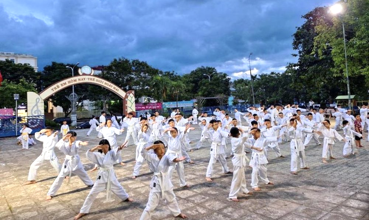 Vào hè, nhiều em học sinh tham gia các lớp học năng khiếu võ thuật ở Nhà thiếu nhi tỉnh Quảng Trị