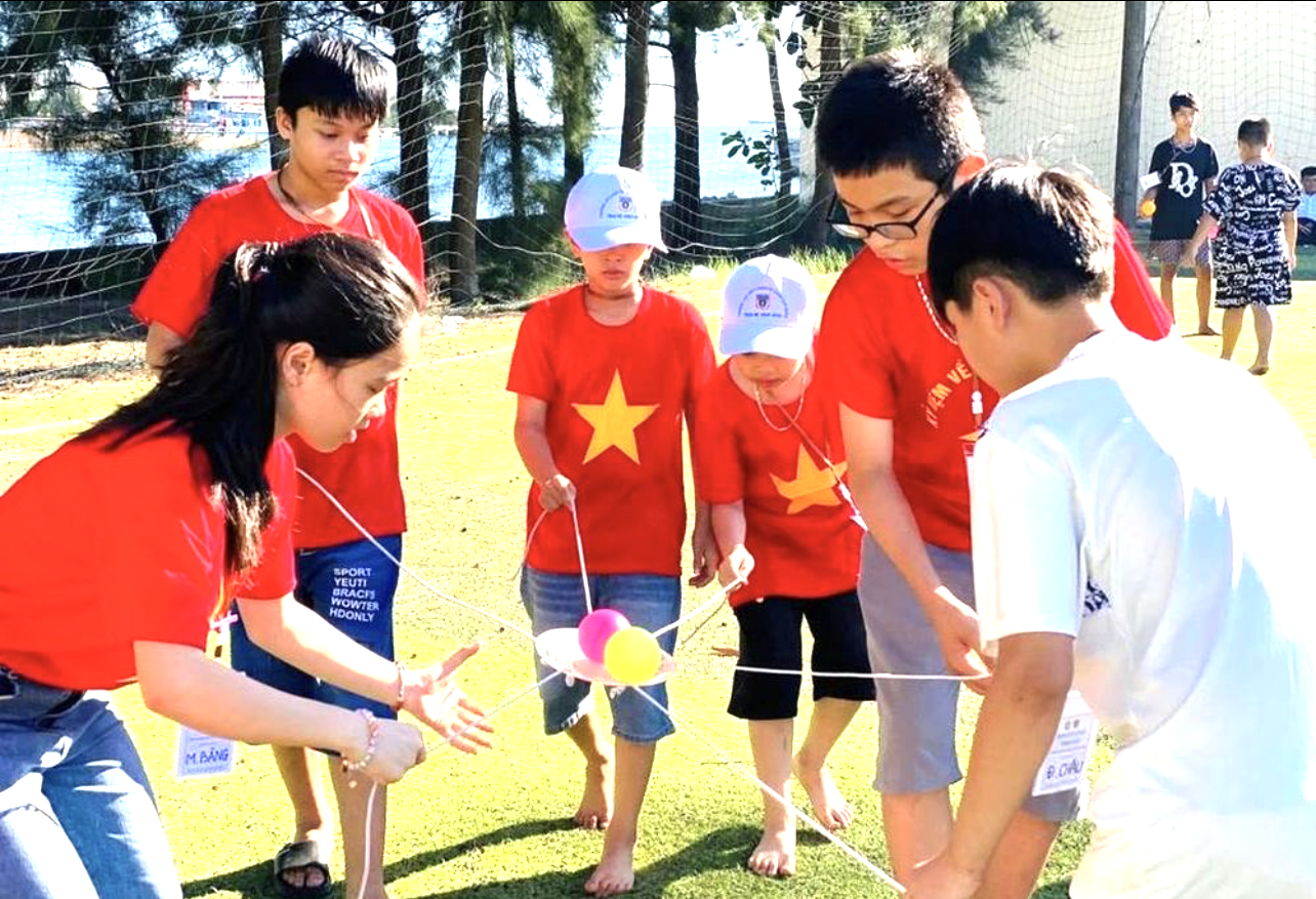 Các em học sinh tham gia các hoạt động trải nghiệm tại Nhà thiếu nhi tỉnh Quảng Trị. Ảnh: Đức Đăng