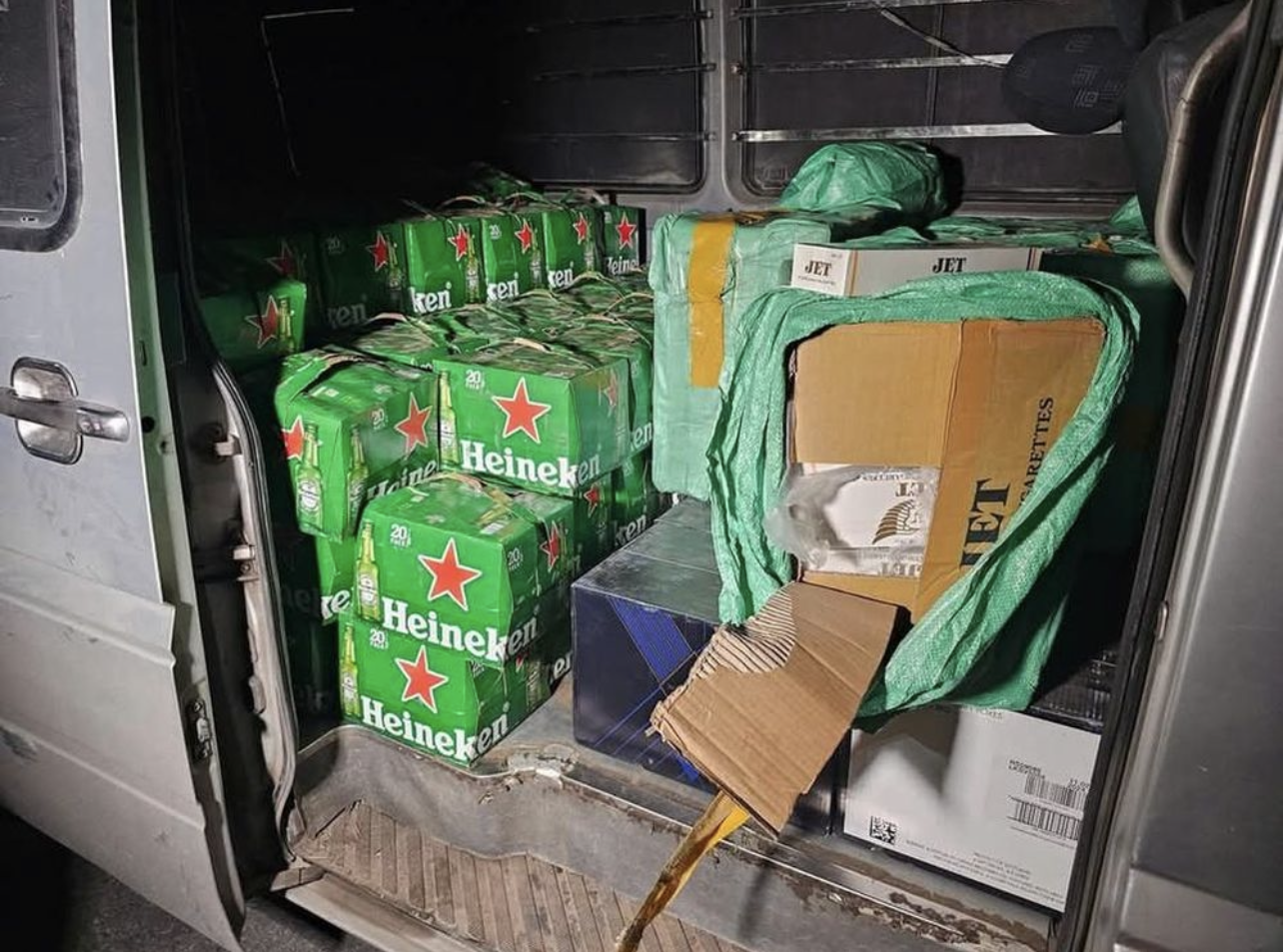 Số lượng lớn hàng nhập lậu bị bắt giữ.