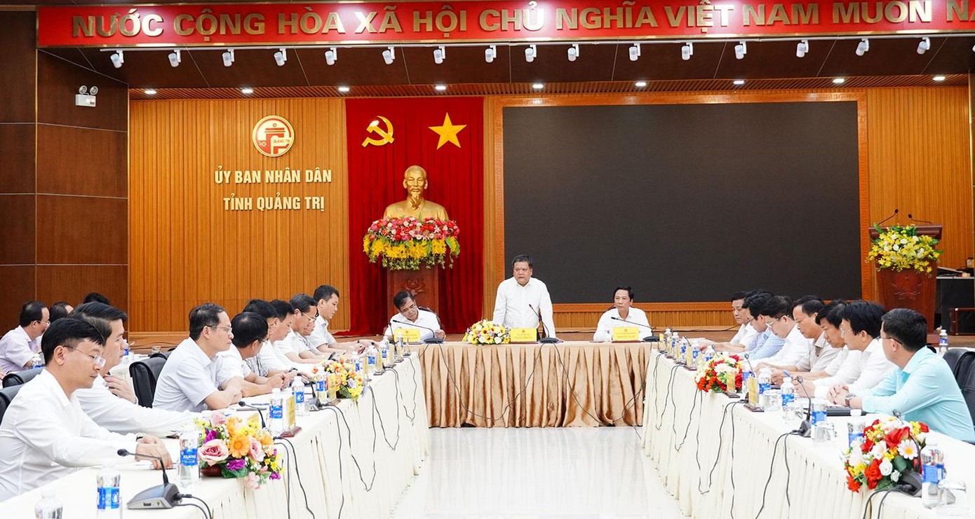 UBND 2 tỉnh Quảng Trị, Quảng Bình mở cuộc họp chiều 23/6 nhằm đánh giá công tác chuẩn bị vận hành bộ máy tỉnh Quảng Trị mới từ 1/7/2025. UBND 2 tỉnh Quảng Trị, Quảng Bình mở cuộc họp chiều 23/6 nhằm đánh giá công tác chuẩn bị vận hành bộ máy tỉnh Quảng Trị mới từ 1/7/2025.