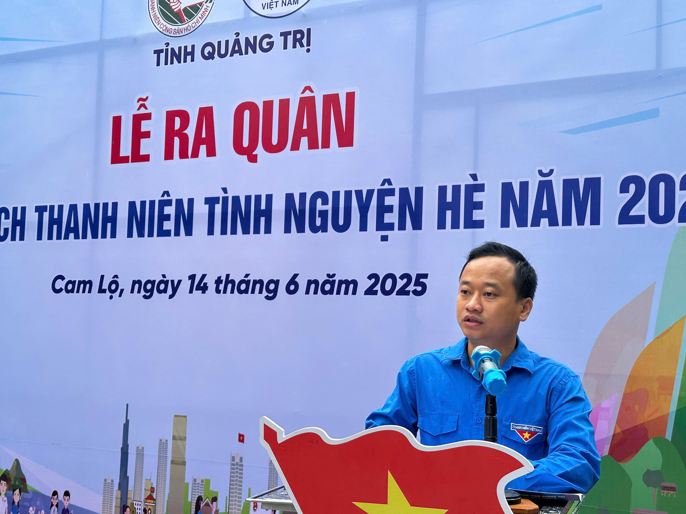Anh Nguyễn Quốc Toản - Phó Bí thư Tỉnh Đoàn, Chủ tịch Hội LHTN Việt Nam tỉnh Quảng Trị phát động Lễ ra quân chiến dịch thanh niên tình nguyện Hè năm 2025. Ảnh: Dạ Ngân Anh Nguyễn Quốc Toản - Phó Bí thư Tỉnh Đoàn, Chủ tịch Hội LHTN Việt Nam tỉnh Quảng Trị phát động Lễ ra quân chiến dịch thanh niên tình nguyện Hè năm 2025. Ảnh: Dạ Ngân