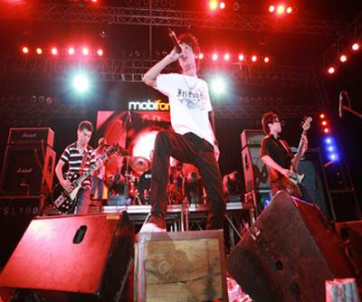... Ngũ Cung, nhóm nhạc rock "đình đám" đến từ Hà Nội rất thành công trong phần trình diễn của mình