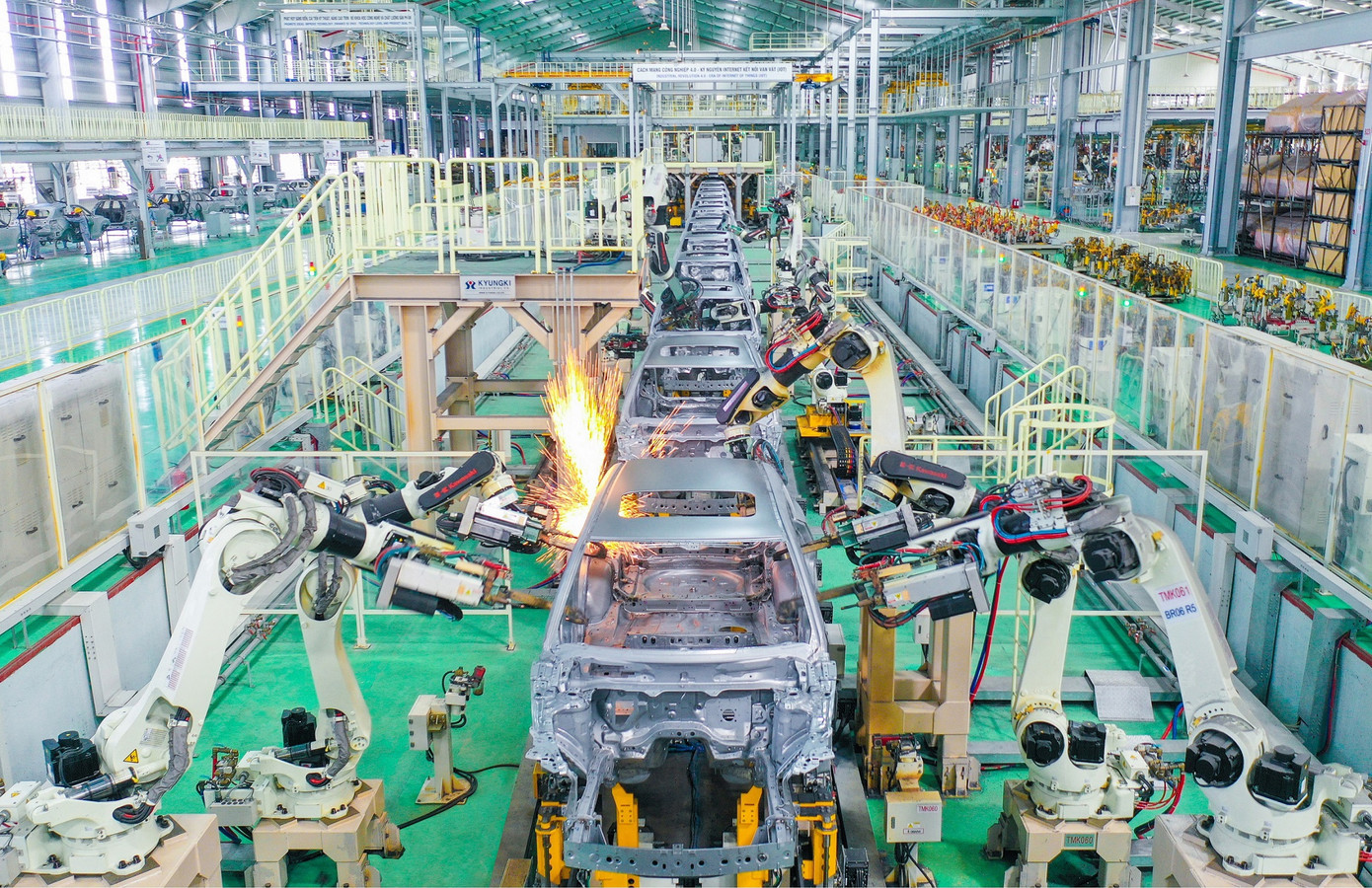 Bộ Tài chính đề xuất giảm 50% lệ phí trước bạ cho ô tô sản xuất lắp ráp trong nước. (Ảnh :Thaco).