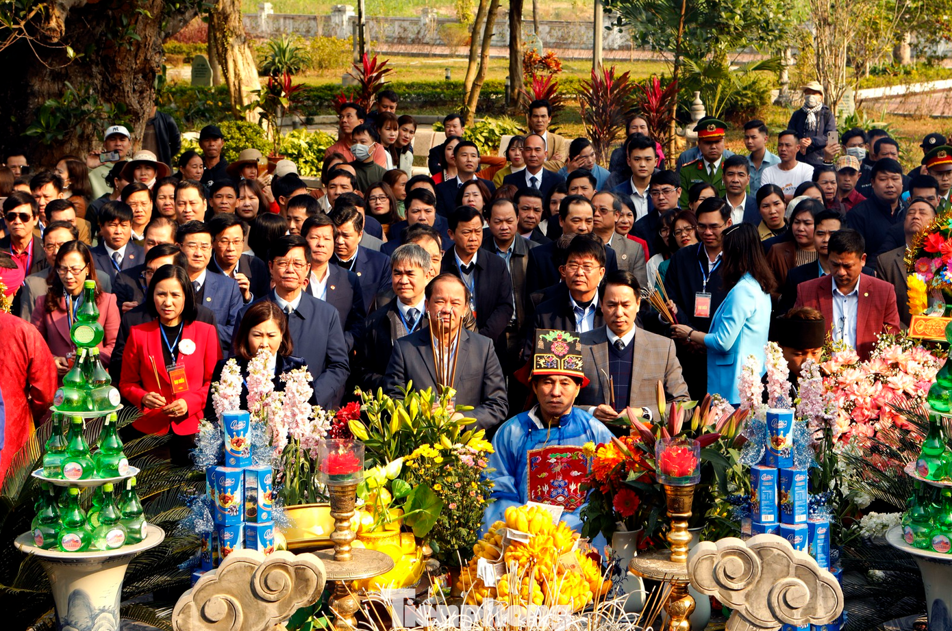 Lễ cúng tiệc tuần truyền thống tại Lễ hội Đền Đông Cuông. Lễ cúng tiệc tuần truyền thống tại Lễ hội Đền Đông Cuông.