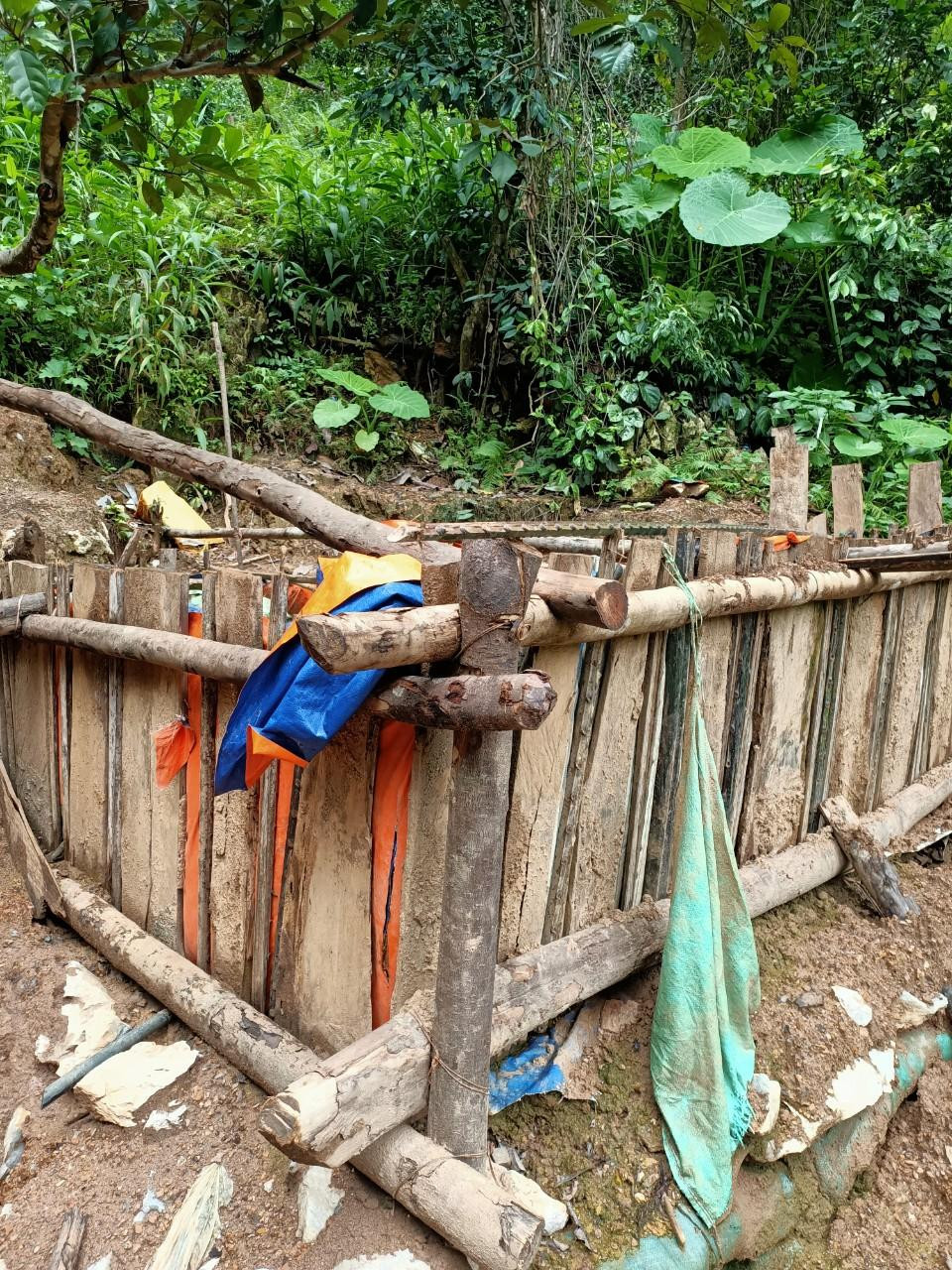 Hiện trường khu vực đào, đãi vàng