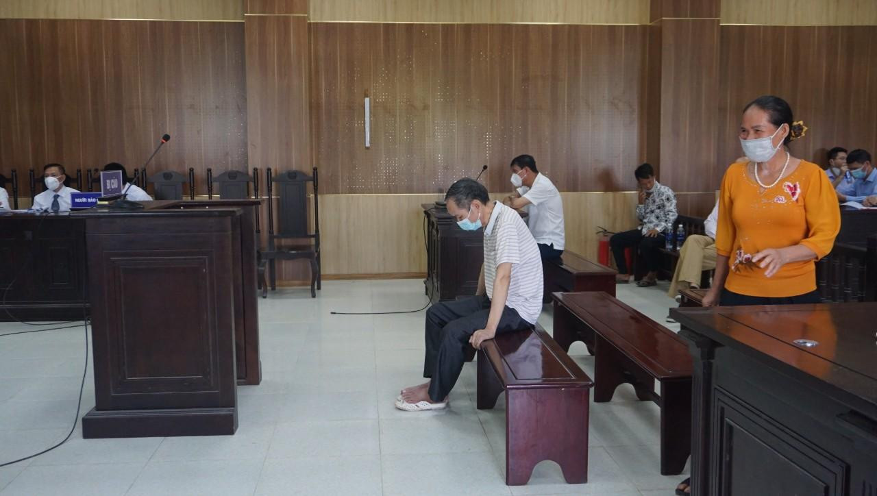 Bị cáo Hồ Đình Tùng - ngồi ghế đầu