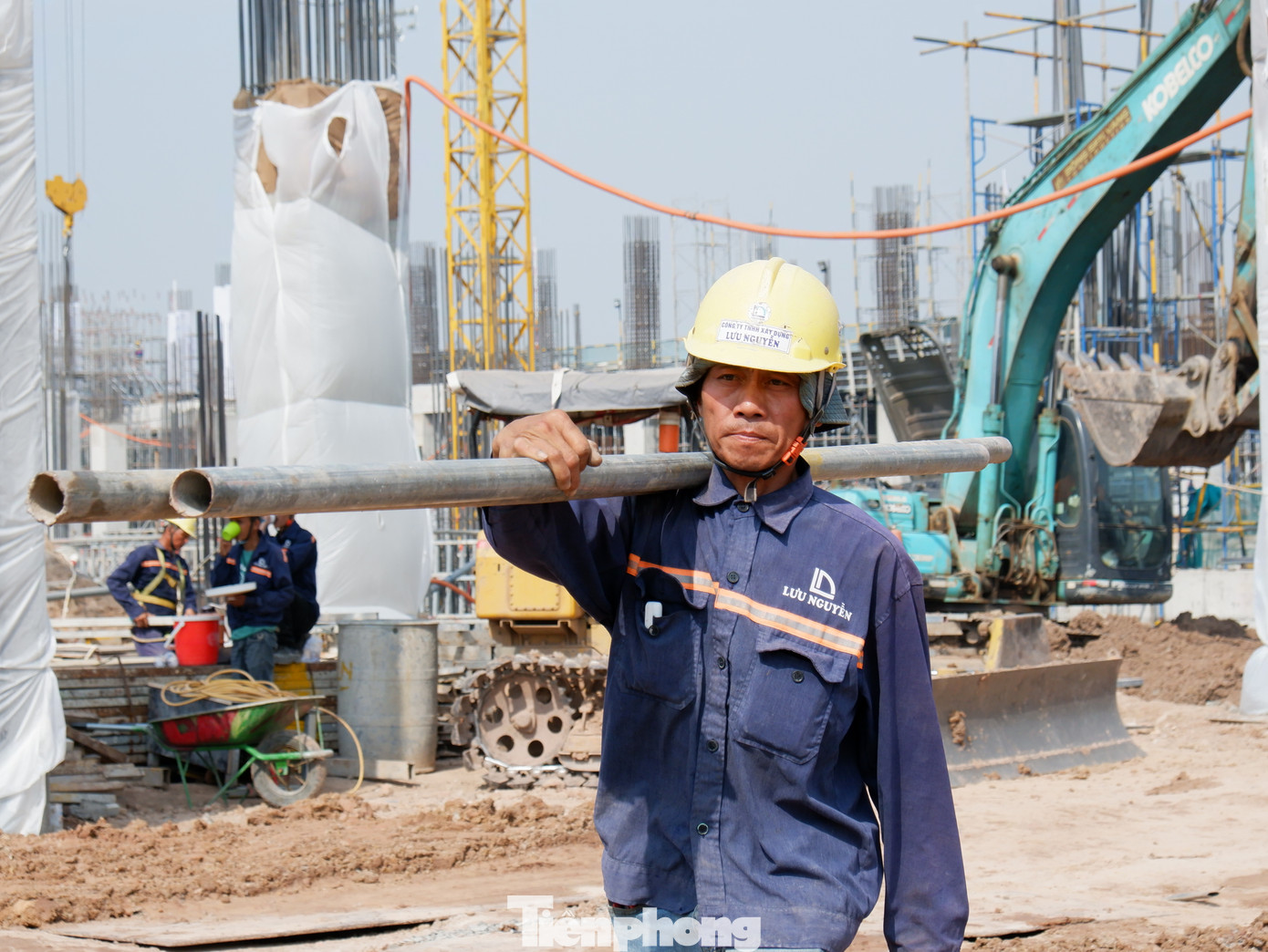 Đại diện Ban Quản lý dự án cho biết, đây là dự án trọng điểm. Thời gian thi công ngắn, mục tiêu đến tháng 6/2025 phải đưa vào khai thác. Chính vì vậy, tiến độ thực hiện phải rất khẩn trương.