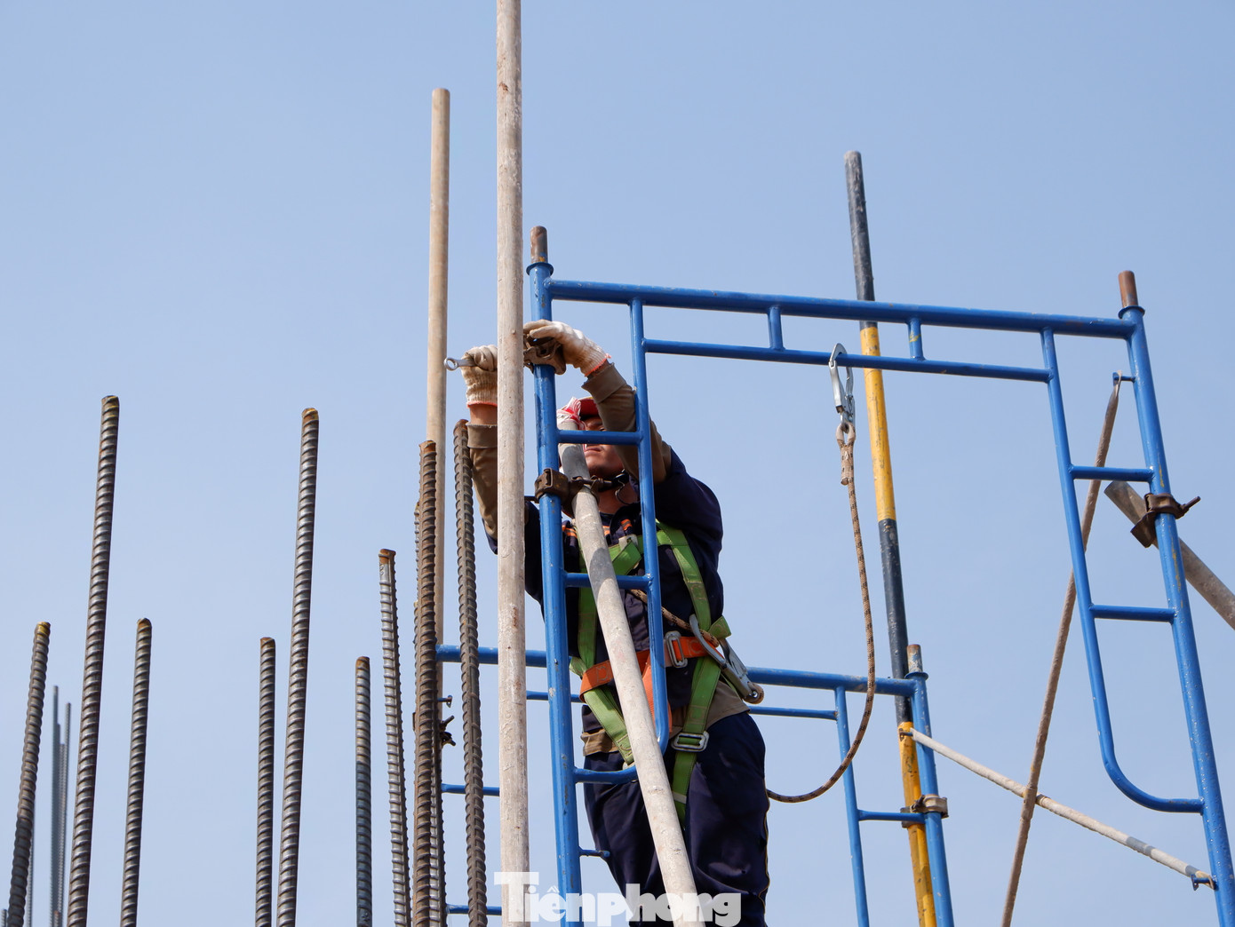 "Trong đợt Tết này, chúng tôi đã có tính toán kế hoạch phân bổ để người lao động được luân phiên nghỉ. Qua đó, tối thiểu duy trì 60-70% nhân lực thi công trong những ngày Tết. Bên cạnh đó, chế độ lương, tổ chức chăm lo Tết cho người lao động cũng sẽ được đảm bảo"- ông Toàn cho hay.