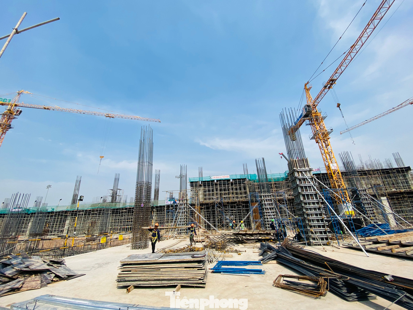 Ngày 19/1, thông tin với PV, ông Lê Khắc Hồng - Trưởng Ban Quản lý dự án xây dựng nhà ga hành khách T3 - Cảng HKQT Tân Sơn Nhất cho biết gói thầu chính của dự án được khởi công vào ngày 31/8/2023, đến nay phần thô của các hạng mục chính cơ bản đã đạt khoảng 50% khối lượng.