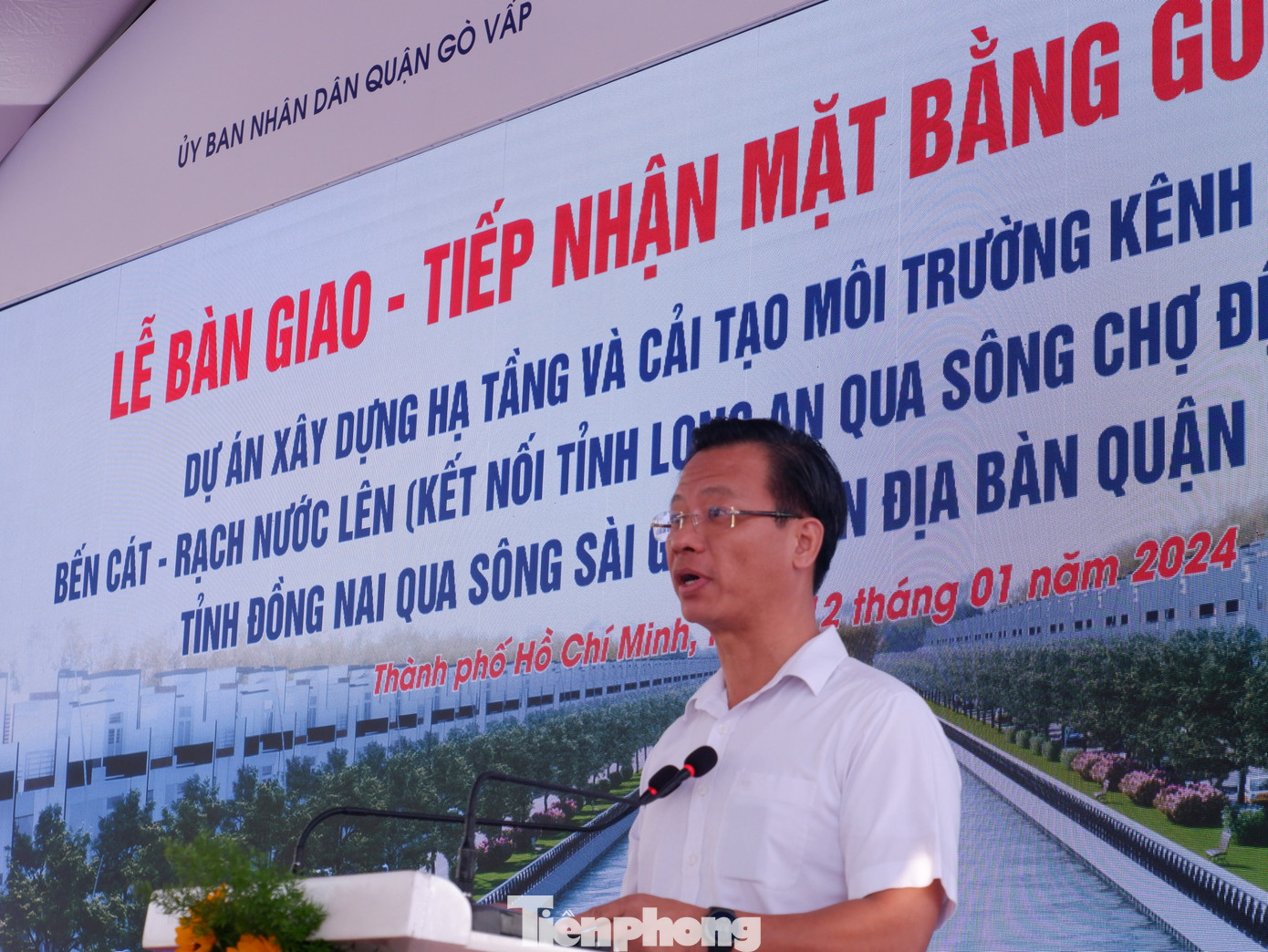 Lãnh đạo quận 12 hy vọng trong thời gian tới, bà con Nhân dân sẽ tiếp tục ủng hộ, đồng hành cùng với chính quyền, chủ đầu tư để sớm hoàn thành công trình.