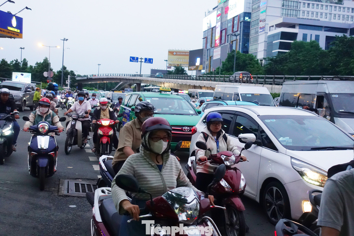 Sở Giao thông vận tải (GTVT) TPHCM kiến nghị triển khai thu phí xe ô tô lưu thông vào khu vực trung tâm thành phố sau khi hình thành, đưa vào khai thác các tuyến metro số 1, 2, 3, 4, 5, 6 và 7. (Ảnh minh hoạ) Sở Giao thông vận tải (GTVT) TPHCM kiến nghị triển khai thu phí xe ô tô lưu thông vào khu vực trung tâm thành phố sau khi hình thành, đưa vào khai thác các tuyến metro số 1, 2, 3, 4, 5, 6 và 7. (Ảnh minh hoạ)