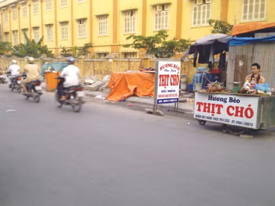 Thịt chó được bày bán ở Hà Nội . Ảnh: X.T Thịt chó được bày bán ở Hà Nội