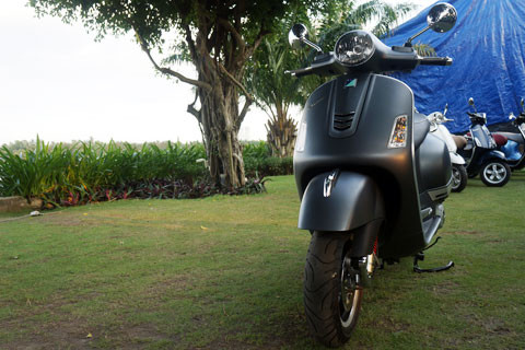 Vespa GTS Super có thiết kế bầu bĩnh, thời trang, đậm phong cách Ý