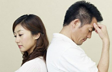 Gia đình tan nát chỉ vì vợ mắc chứng “cuồng” đồ ngoại ảnh 1