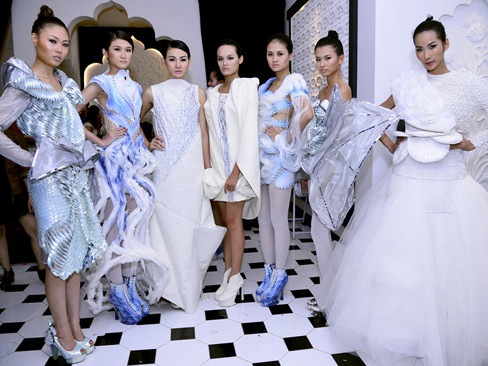 Dàn người mẫu Next Top Model khoe dáng