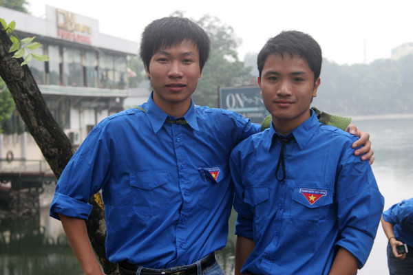 Đây là mùa hè tình nguyện thứ ba của hai chàng sinh viên khoa Lịch Sử trường Đại học Khoa học Xã hội và Nhân văn (ĐHQGHN), Văn Hải, Văn Huỳnh