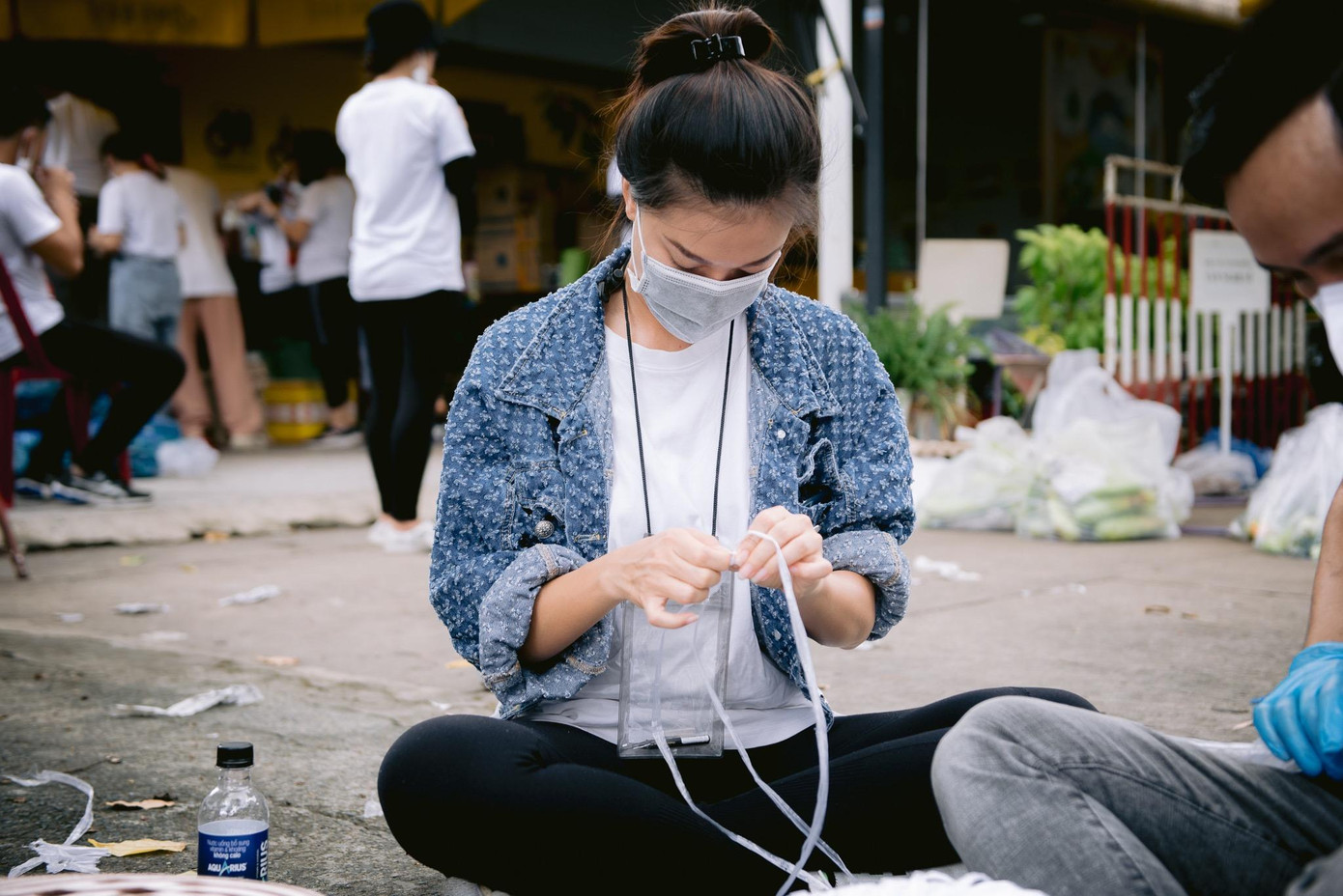 Á hậu Kim Duyên chăm chỉ tham gia các hoạt động từ thiện trong bối cảnh dịch bệnh.