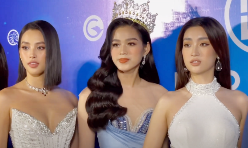 Hoa hậu Đỗ Thị Hà và Đỗ Mỹ Linh trên thảm đỏ sự kiện. Hoa hậu Đỗ Thị Hà và Đỗ Mỹ Linh trên thảm đỏ sự kiện.