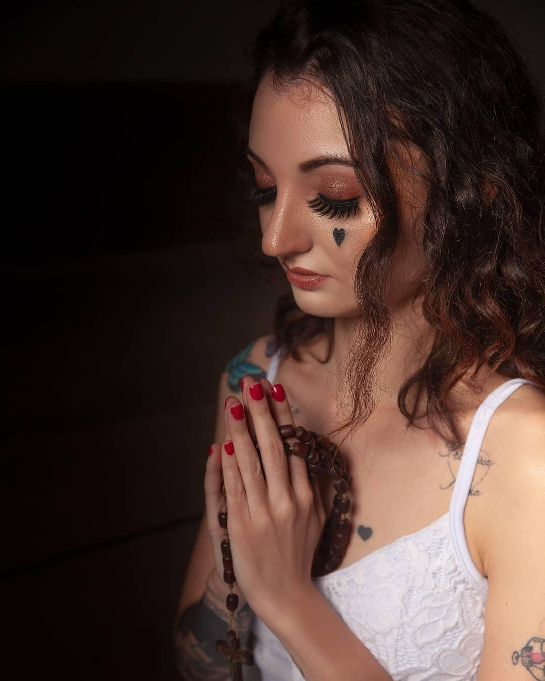 Nhưng cũng có ý kiến đề cao sự dũng cảm của Nathy Braga khi dám khẳng định cá tính của mình tại một cuộc thi sắc đẹp.