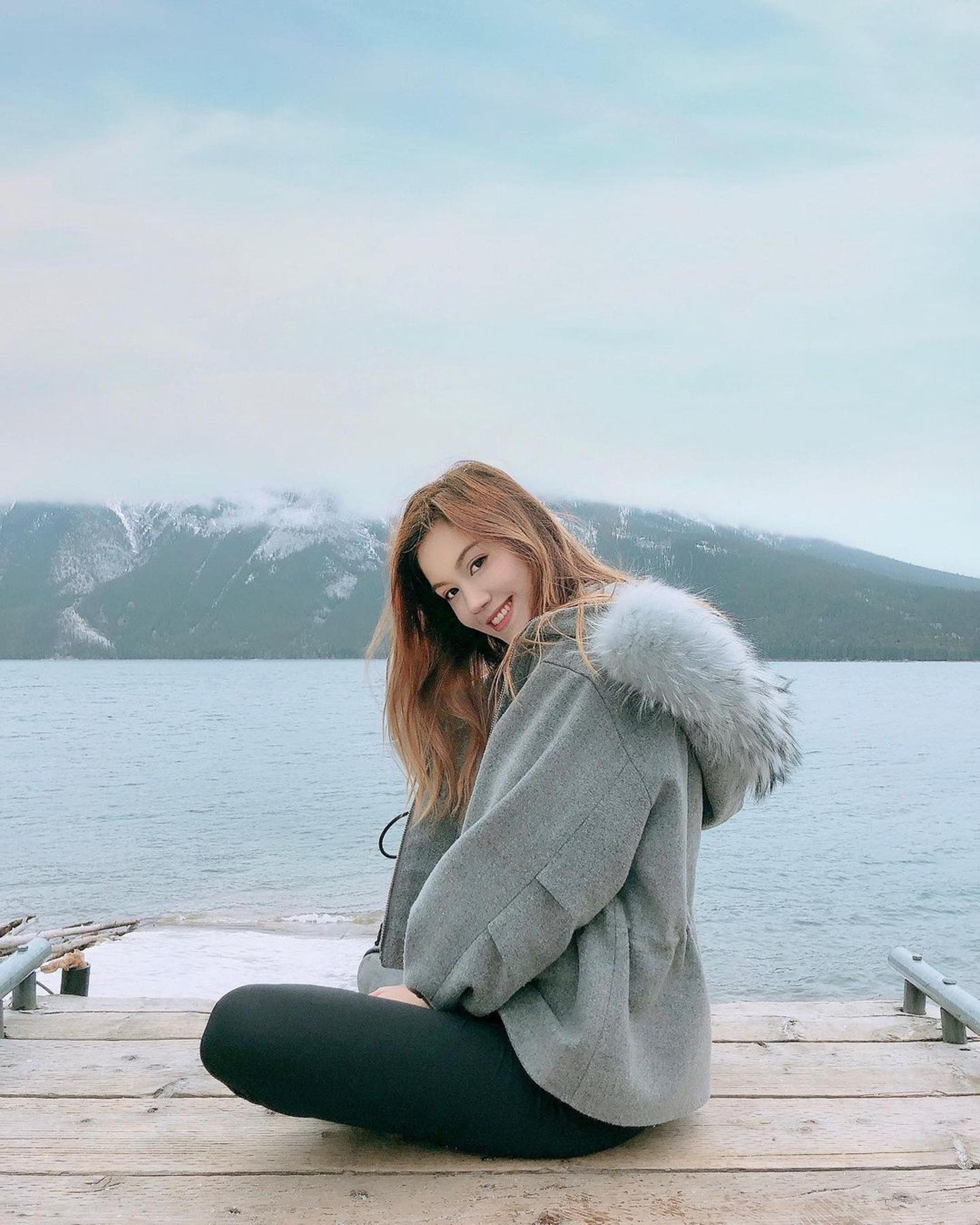 Năm 6 tuổi, cô đã học múa ballet, múa truyền thống, khiêu vũ, nhảy hip-hop. Cô từng tham gia biểu diễn trong Tung Wah Charity Show (2010) và một số chương trình của TVB