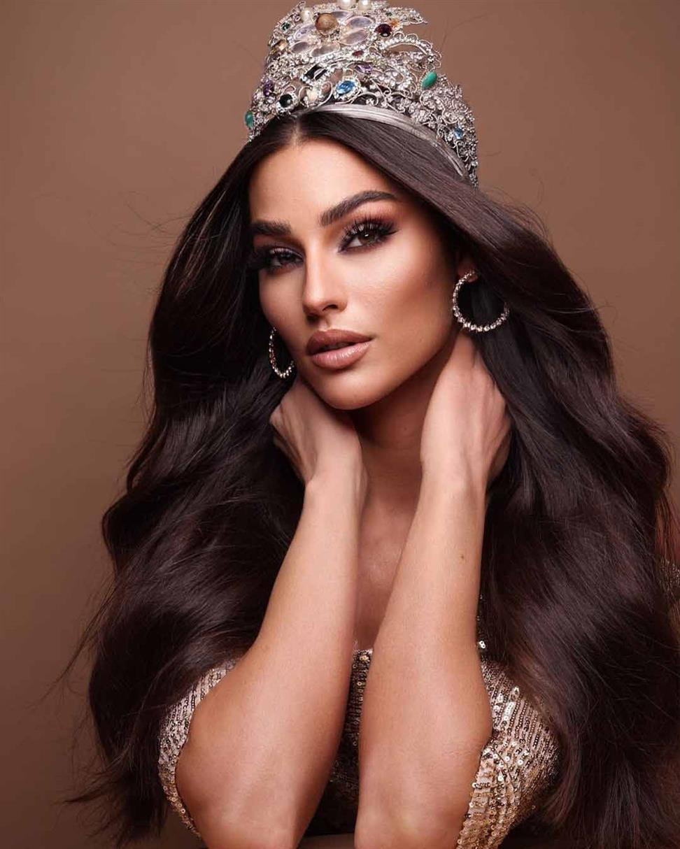 Lindsey Coffey (28 tuổi) sinh ra và lớn lên tại bang Pennsylvania, hiện đang sinh sống và làm việc ở New York, Mỹ. Cô giành danh hiệu Hoa hậu Trái đất 2020 trong cuộc thi được tổ chức online vì dịch bệnh COVID-19.