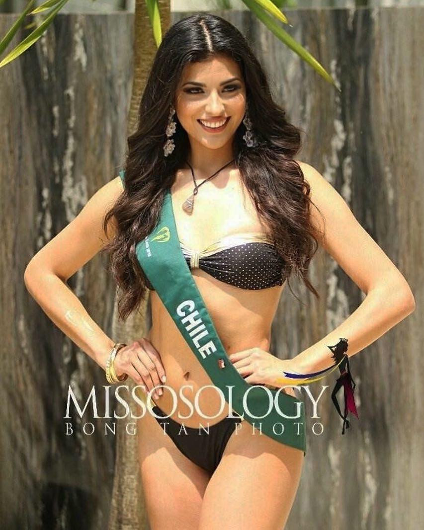 Antonia Cristal Figueroa là người đẹp dày dặn kinh nghiệm thi thố sắc đẹp. Cô từng giành danh hiệu Hoa hậu Trái đất Chile 2016 và sau đó đại diện cho quốc gia tham dự Miss Earth 2018 và lọt vào top 12.