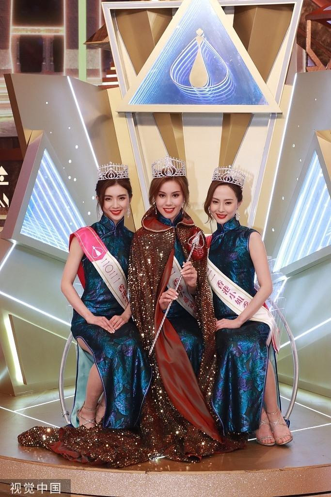 Tối 12/9, đêm chung kết Hoa hậu Hong Kong 2021 đã diễn ra tại trụ sở của đài TVB với sự lên ngôi của người đẹp Tống Uyển Dĩnh, 22 tuổi, mang hai dòng máu lai Trung Quốc - Bồ Đào Nha.