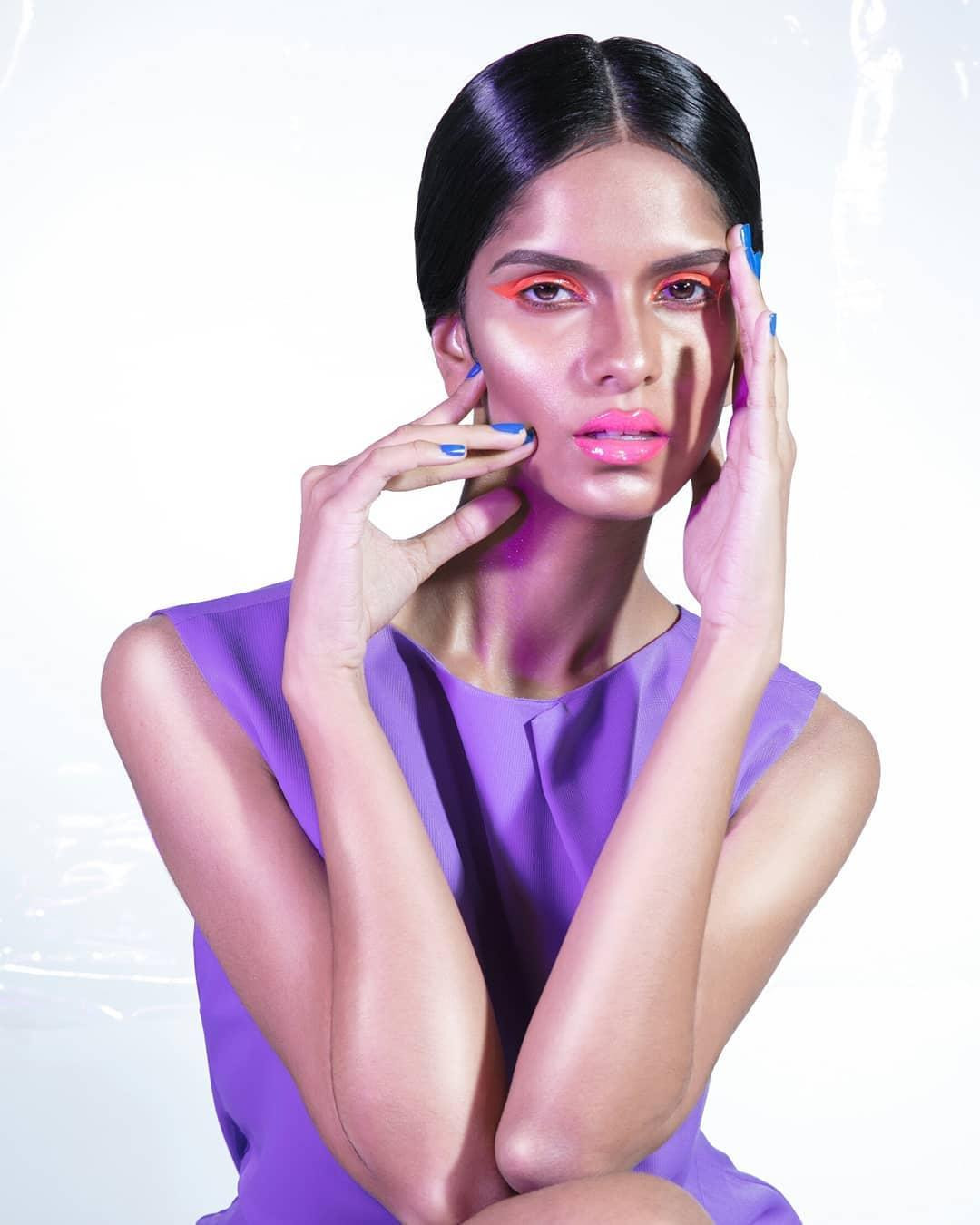 Tháng 3/2021, cô từng trình diễn trong show xuân hè của nhà mốt Louis Vuitton tại Bảo tàng Nghệ thuật và Khoa học Singapore.