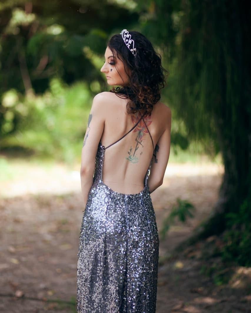 Các fans khuyên Nathy Braga nên tìm kiếm cơ hội ở lĩnh vực người mẫu thay vì dự thi hoa hậu.