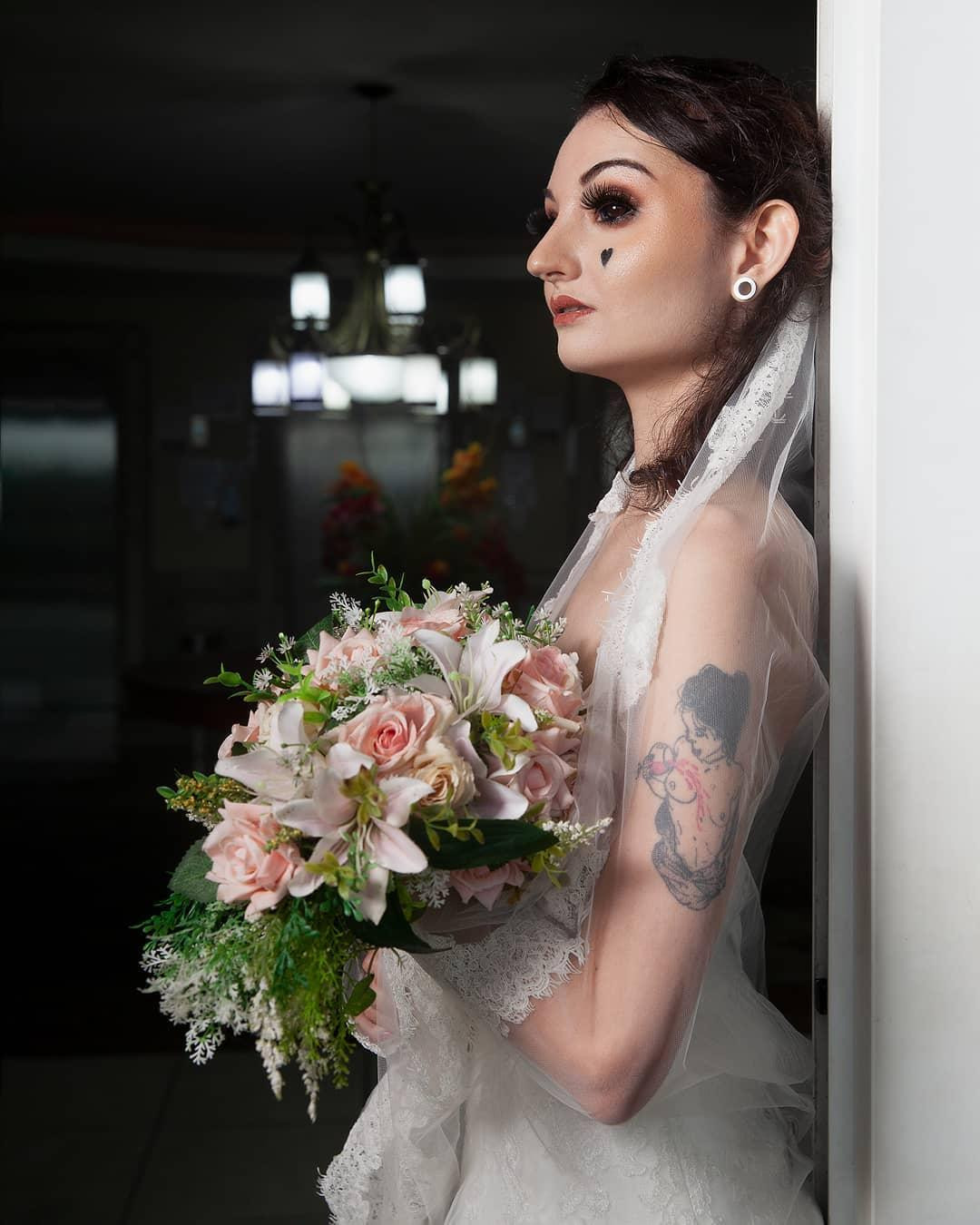 Cô gái 26 tuổi này có niềm đam mê với xăm mình và khuyên tai trong suốt nhiều năm qua.