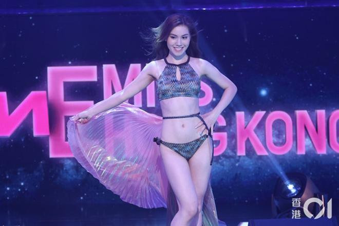 Mẹ cô cũng chính là người đã theo sát động viên cô ăn kiêng nghiêm ngặt để giữ được vóc dáng săn chắc, gợi cảm khi tham gia cuộc thi Hoa hậu Hong Kong 2021.