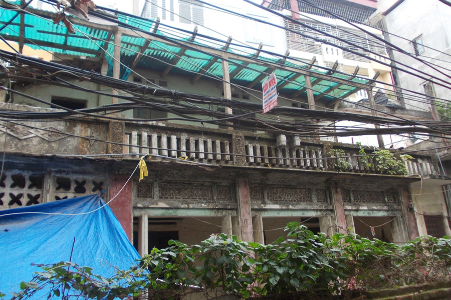 Rêu phong đã phủ kín ngôi nhà