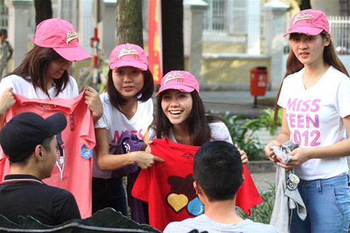 Hầu hết thí sinh chưa từng phải tự lao động kiếm sống nên thử thách này khiến họ ban đầu thấy lúng túng. Để bán hàng, các nhóm phải xác định khách hàng, chào mời sản phẩm và phân loại giá cả