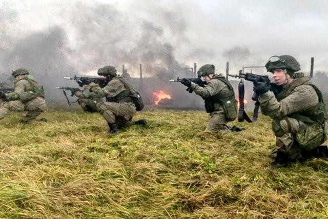 Binh sĩ Thuỷ quân Lục chiến Nga tham gia huấn luyện. Ảnh: Bộ Quốc phòng Nga.