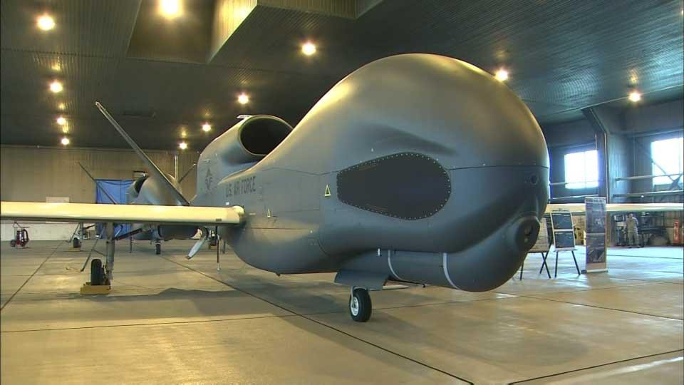 Một chiếc UAV MQ-9 "Reapers" của Mỹ được triển khai đến Căn cứ Không quân Kanoya của Lực lượng Phòng vệ Biển Nhật Bản ở tỉnh Kagoshima. Ảnh:NHK.