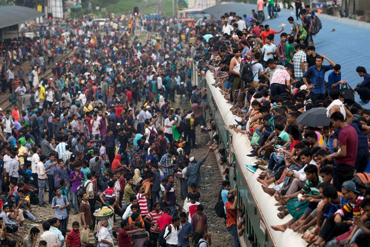 8 tỷ người là nhiều hay là ít? Ảnh: Forbes.