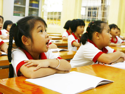 Hằng năm sẽ thêm hàng trăm trường tiểu học của Hà Nội tham gia chương trình dạy tiếng Anh bắt buộc. Ảnh: Hồng Vĩnh. Hằng năm sẽ thêm hàng trăm trường tiểu học của Hà Nội tham gia chương trình dạy tiếng Anh bắt buộc. Ảnh: Hồng Vĩnh