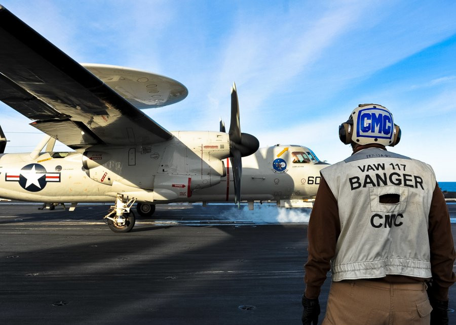 Trong số đó có chiếc máy bay gây nhiễu EA-6B Prowler chuyên sử dụng trong chiến tranh điện tử. Ngoài ra, còn có hai loại tiêm kích F-18 Hornet và Super Hornet sử dụng cho Hải quân Mỹ và lính thủy đánh bộ