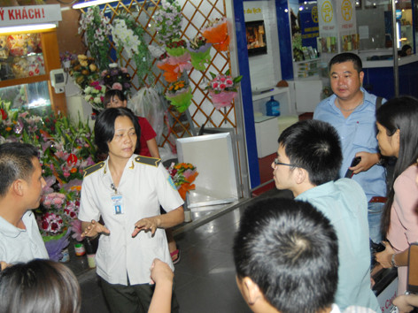 An ninh sân bay Nội Bài xác nhận 4 thuyền viên đã nhập cảnh vào Việt Nam. Ảnh: Hoàng Anh