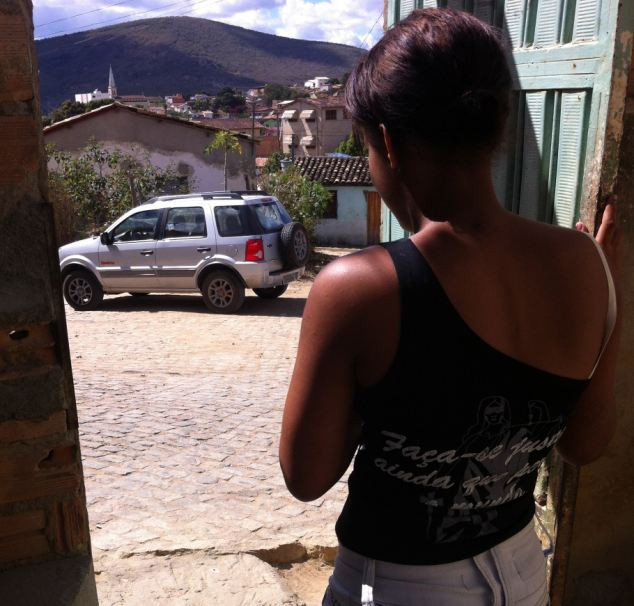 Cô Lilian,12 tuổi bị bố mẹ bỏ rơi từ nhỏ nay trở thành gái bán dâm 