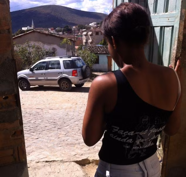 Cô Lilian,12 tuổi bị bố mẹ bỏ rơi từ nhỏ, giờ trở thành gái bán dâm . Cô Lilian,12 tuổi bị bố mẹ bỏ rơi từ nhỏ nay trở thành gái bán dâm