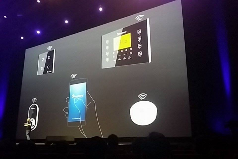 Giá Bphone mạ vàng đắt ngang iPhone 6 Plus ảnh 4