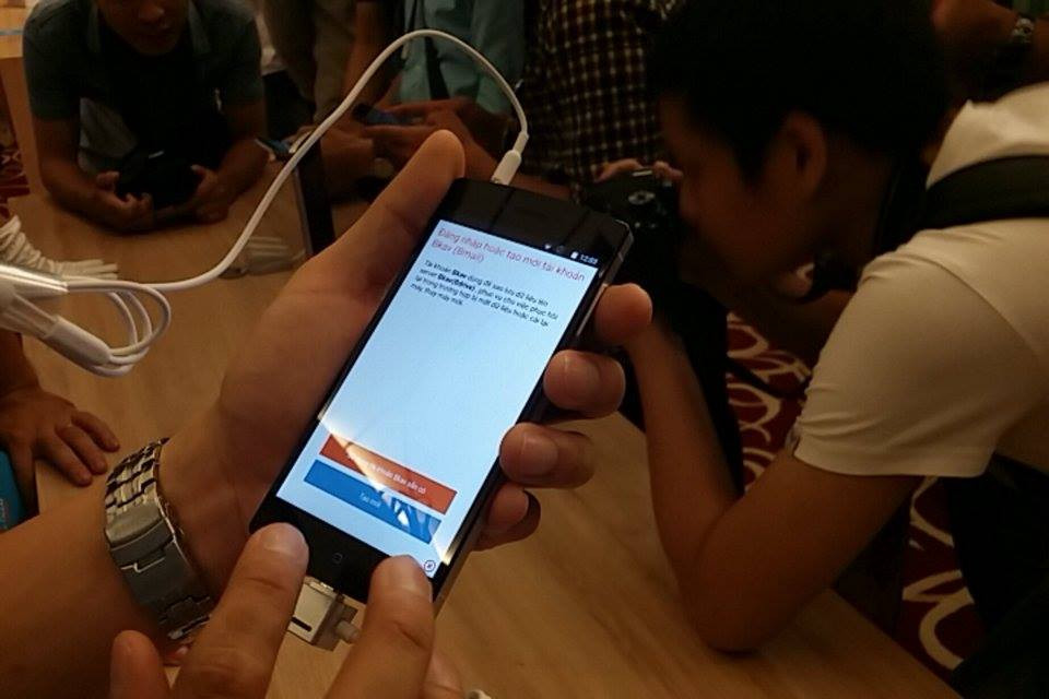 Giá Bphone mạ vàng đắt ngang iPhone 6 Plus ảnh 1