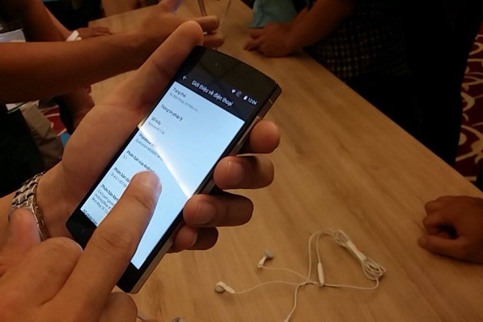 Giá Bphone mạ vàng đắt ngang iPhone 6 Plus ảnh 2