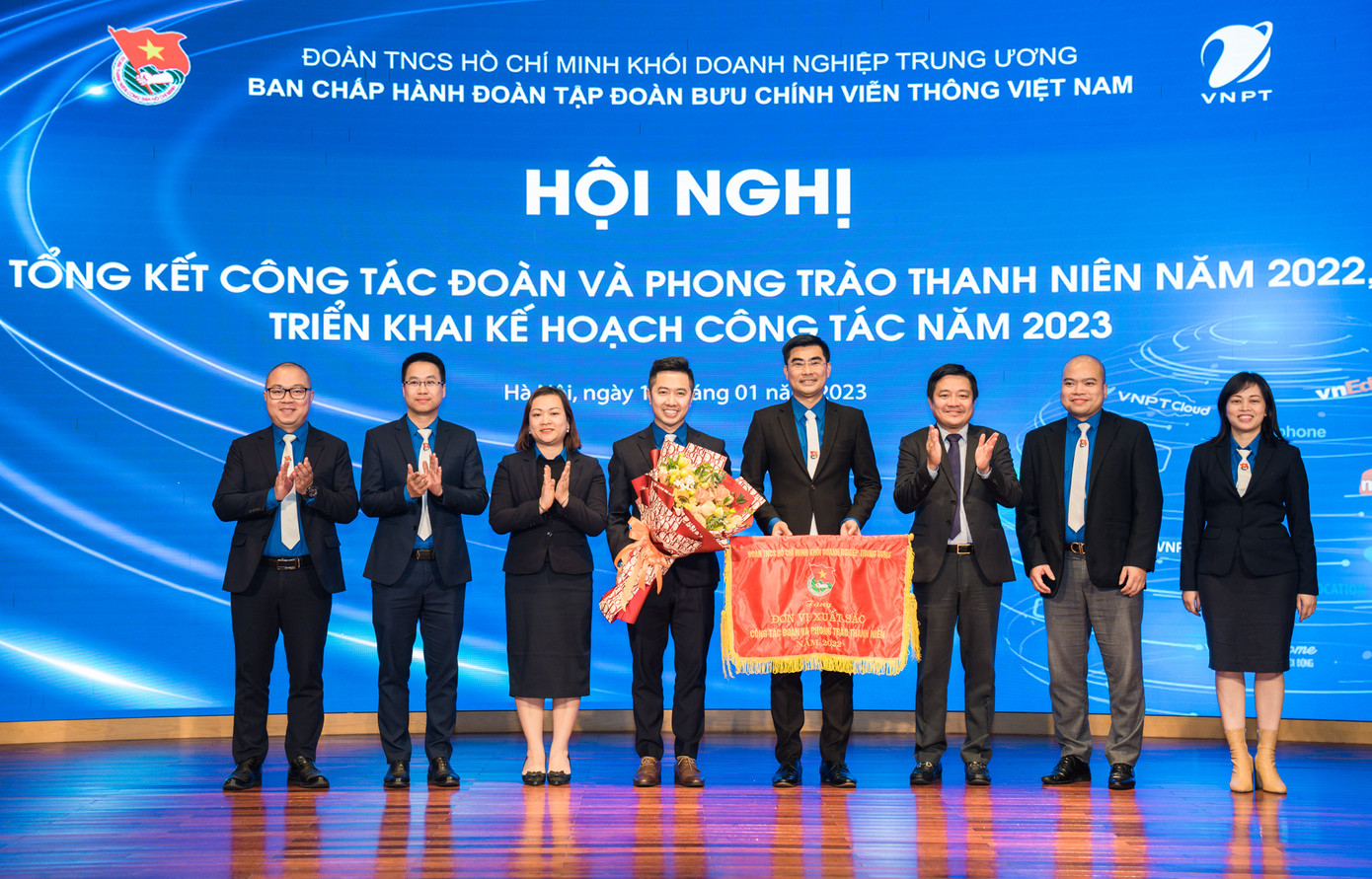 Đoàn VNPT nhận cờ thi đua xuất sắc năm 2022 của Đoàn Khối Doanh nghiệp T.Ư Đoàn VNPT nhận cờ thi đua xuất sắc năm 2022 của Đoàn Khối Doanh nghiệp T.Ư