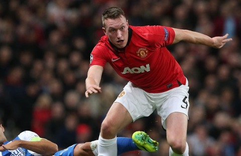 Phil Jones là trường hợp chấn thương mới nhất của M.U