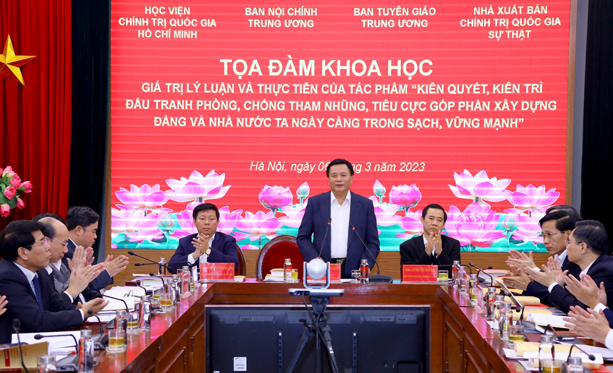 Ông Nguyễn Xuân Thắng, Ủy viên Bộ Chính trị, Giám đốc Học viện Chính trị quốc gia Hồ Chí Minh, Chủ tịch Hội đồng Lý luận Trung ương phát biểu tại Tọa đàm. Ảnh: hcma