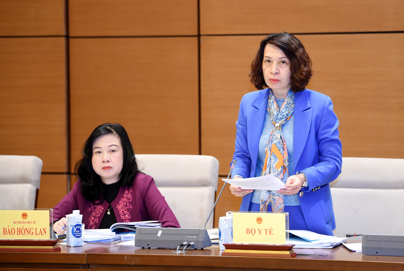 Bộ Y tế báo cáo tại buổi làm việc (ảnh: QH).