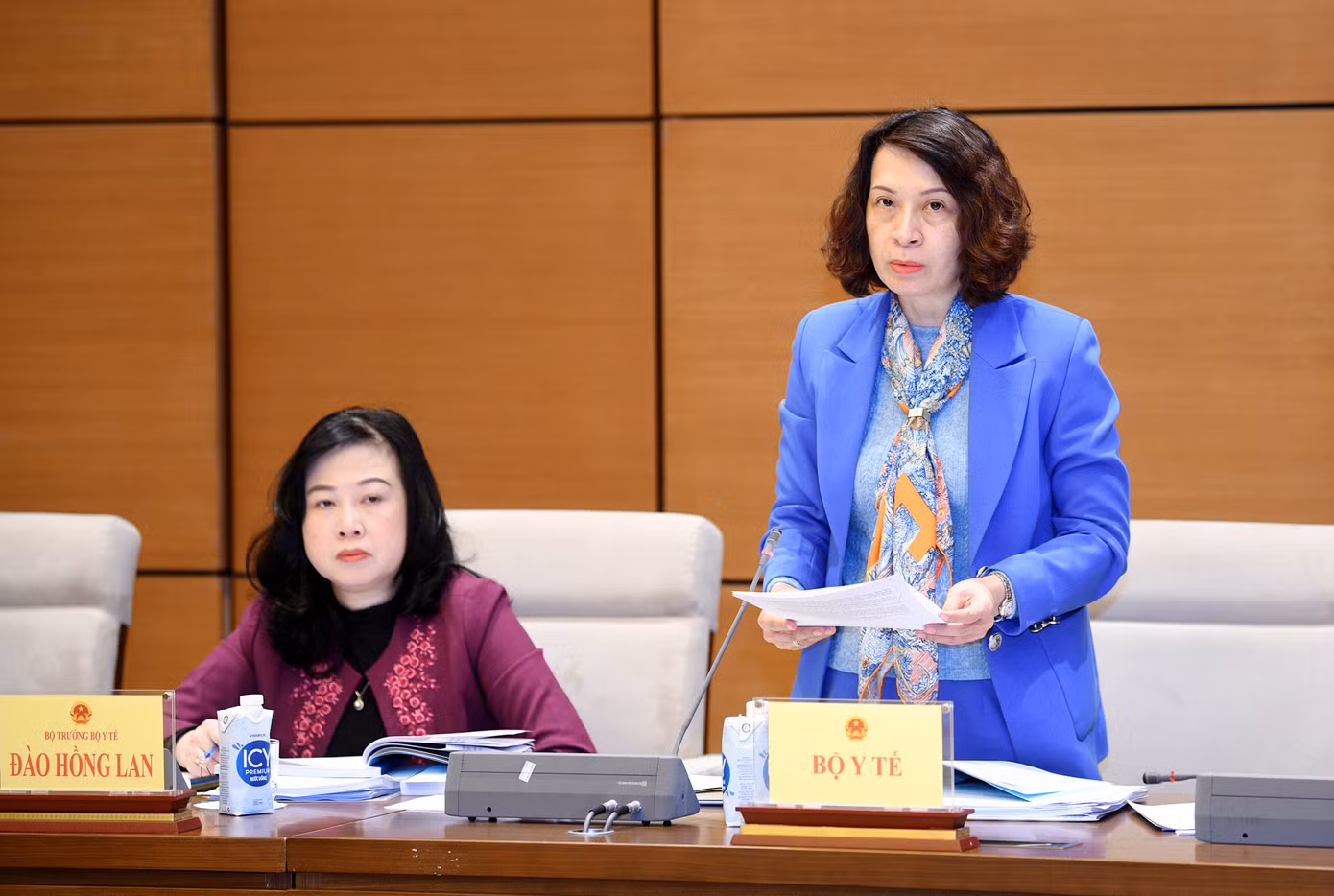Bộ Y tế báo cáo tại buổi làm việc (ảnh: QH). Bộ Y tế báo cáo tại buổi làm việc (ảnh: QH).